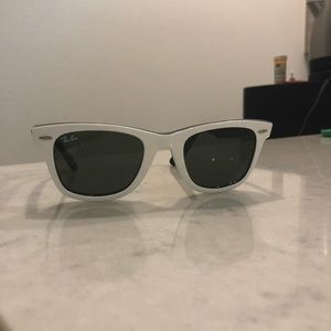 Rayban wayfarer white with black inside rb2140